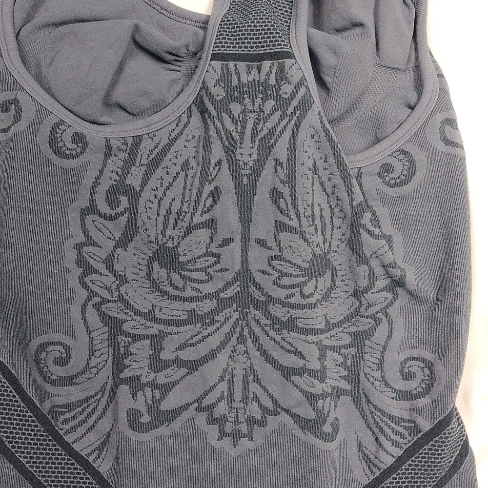 Athleta women's medium athletic top - Picture 7 of 10